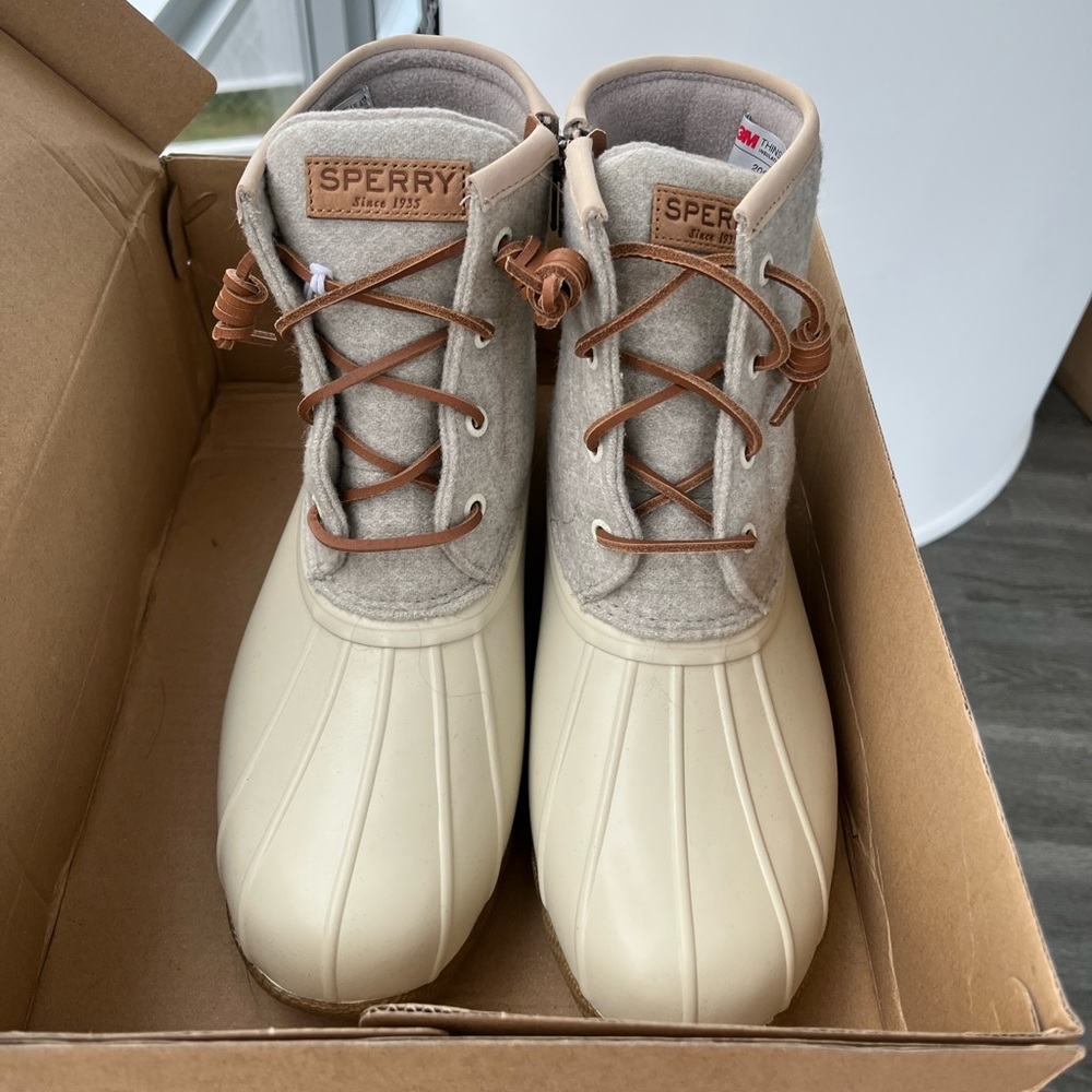 Sperrys Womens 8.5 US